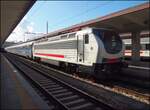 Trenitalia 402 121-4 in Bahnhof Trieste Centrale am 27.9.2025.