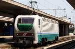 Hier E402 127, bei der Einfahrt am 14.7.2011 in Roma Termini.