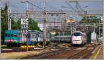 Eingemischtes Triebwagendoppel ALn 668 TrenItalia/TreNord und ein ETR500 Frecciabianca in Brescia. (19.06.2013)