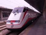 Dieser FS ETR 500 (Frecciabianca) wartet im Bahnhof Venezia Santa Lucia auf seine Abfahrt Richtung Milano Centrale (11.05.2014)