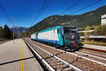 E 412 003-2 und E 412 004-0 durchfahren solo die Haltestelle Campo di Trens/Freienfeld.