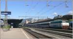 EC 171 mit 444-105 steht bereit zur Abfahrt in Chiasso, muss aber noch auf die berholung durch CIS 153 warten.