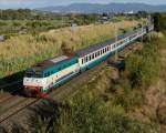 E 444 068  Tartaruga  war am 13.09. mit dem IC 518 von Roma Termini zum italienisch/franzsischen Grenzbahnhof Ventimiglia unterwegs,
und wurde von mir nahe Follonica fotografiert. 