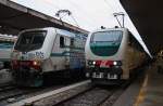 Hier links 464.263 mit R12254 von Roma Termini nach Civitavecchia und rechts  403.018 und im Hintergrund IC561 von Roma Termini nach Reggio di Calabria Centrale, diese beiden Züge standen am