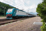 464 338-9 hält am 8.7.2016 mit RV 2263 (Brennero/Brenner - Verona Porta Nuova- Bologna C.le) im Bahnhof Bressanone/Brixen.