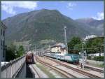 E464 wartet mit ihrem Wendezug auf die Abfahrt nach Milano C. Hier in Tirano enden die Geleise von TrenItalia, weiter Richtung Bormio gehts mit dem Bus, oder eben in die Schweiz mit der RhB. (08.05.2007)