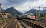 Ein SBB RABe 503 bei der Abfahrt nach Milano Centrale, ein Ale 501  Minuetto  und die Trenord E 464 388 im Bahnhof Domodosolla.