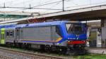 E-Lok 91-83-2464-229-0 mit Vivalto-Garnitur am 21.05.2018 an Gleis 2 in Bahnhof Roma Ostiense