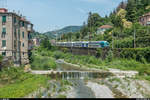 Regionalzug mit E.464 und alten Doppelstockwagen Typ 1979 am 2. Juli 2018 bei Pontedecimo.