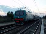 E464 246 mit seinem Regiozug nach Vicenza verlsst am spten Nachmittag Bahnhof Mestrino.