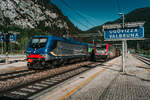 TI E464.203 und TI E464.178 �berholen am 23.05.2026 mit ihrem Treno Regionale die E494 024 mit einen G�terzug der Mercitalia im Bahnhof Ugovizza-Valbruna.
 
Zug: R 16649
Laufweg: Tarvisio Boscoverde ➤ Udine ➤ Palmanova ➤ Monfalcone ➤ Trieste Centrale