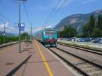 Ein Regionalzug in Richtung Verona fhrt am 6.8.2008 in den Bahnhof Auer ein