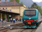 Trenitalia,Regional Wendezug aus Bozen mit 464.038 (Diese Baureihe hat nur einen Fhrerstand)am 06.05.05.in Meran