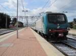 29.7.2010 10:20 FS E.464 377 mit einem Regionalzug (R) aus Piombino Marittima nach Florenz S.M.N.