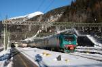 Ausfahrt von E 464 386, mit TI 20459 nach Meran, aus dem Bf Brenner/Brennero am 01.01.2011.