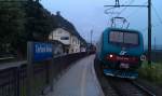 464 066 der Trenitalia mit einem R aus Meran / Merano nach Brenner / Brennero am 21.07.2012 in Terlan / Terlano.