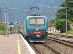 E 464.030 verlsst am 30.Mai 2013 den Bahnhof von Ala.