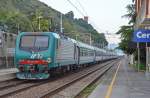 E464.081 mit „treno regionale“ R 6221 Ventimiglia – Savona halt in Hp. Ceriale (Liguria/Ligurien); 04.05.2013