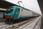 464.645 wartet am 1.10.2016 mit R10023 nach Portogruaro-Caorle in Venezia Santa Lucia auf Abfahrt.