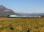 Die E 464 386 mit einem Regionalzug am 24.10.2015 unterwegs bei Salorno.