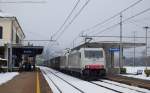 The E483.022 of Serfer (loco leased from Autorit Portuale di Savona) coupled with the E483.021 of the same company, hauls a container train from Rivalta Scrivia to Genova Voltri Mare, here in Busalla.