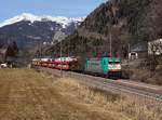 Die E 483 005 mit einem Güterzug am 25.02.2017 unterwegs bei Campo di Trens.
