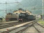  3 Oldtimer  Histor.Dampfzug (Gruppo ALe 883) mit 625.177 (Schwartzkopff 1922)von Chiavenna kommend,bei der Einfahrt in Tirano(Veltlin)Links die E626.045,dahinter die E636.164 vor dem 2 stndigen Depot.Tirano 31.07.05