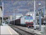 Im Endbahnhof Tirano steht E 633 090 abfahrbereit Richtung Sondrio und Lecco. Die Infrastruktur fr gelegntliche Dampffahrten im Veltlin ist noch vorhanden. (15.11.2007)