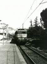 E 646 111 bei der Einfahrt in den Bahnhof Montecatini Centro im Sommer 1983.