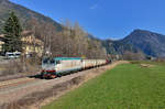E 652 081 mit einem Güterzug am 29.03.2017 bei Campo di Trens.