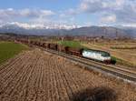 Die 652 022 mit einem Güterzug am 10.02.2018 unterwegs bei Tricesimo San Pelagio.