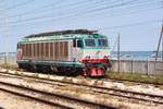 3 lug 2019 Falconara Marittima ( AN ) electric locomotive e 652.002 waits for a new service