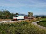 Die E 652 030 mit einem Schrottzug am 26.09.2019 unterwegs bei Cormons.