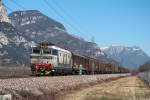 FS E652.059, wearing the old livery, hauls a freight train from Rovereto to Verona Porta Nuova Scalo.