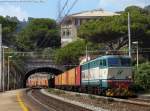 The E655.403 hauls a freight train from Genova Sampierdarena Smistamento to Jesi, here while it passes in Zoagli two hours late.