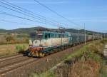 Die sechsachsige der  Trenitalia Cargo  zugeordnete E.655 401 war am Morgen des 10.09.2013 mit einem Güterzug nahe der ehemaligen Bergbaustadt Gavorrano in Fahrtrichtung Grosseto unterwegs.