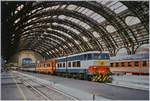 Die FS E 656 438 steht mit ihrem Schnellzug nach Stuttgart unter dem mächtigen Hallendach von Milano Centrale und wartet auf die Abfahrt.

28. Juni 1997



