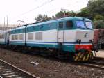 Eine (noch) sehr schne E 656 bei einem Halt in San Vincenzo ( Juni 2005)