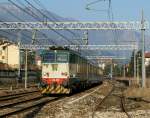 FS E 656 481 mit CIS EC nach Venezia SL bei der Durchfahrt in Stresa am 24. Februar 2009