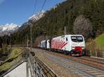 Die EU 43 006 und die EU 43 008 mit einem Güterzug am 31.10.2017 unterwegs bei Gossensass.