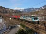Die EU 43 006 und die EU 43 005 mit einem KLV-Zug am 25.01.2014 unterwegs bei Albes.