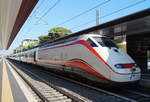 Ein FS 414 mit dem FB 8881  FRECCIABIANCA  (Venezia Santa Lucia - Lecce) in Riccione, 05.09.2018.