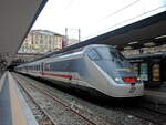 Ein ETR 414 als IC 674 Livorno - Milano Centrale am 02.03.2024 um 16:12 Uhr im Bahnhof Genova Piazza Prinzipe. 