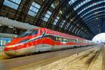   Der ETR 400.19 der Trenitalia steht am 30.12.2015 im Bahnhof Milano Centrale (Mailand Zentral), besser bekannt auch als Frecciarossa 1000 - AV 9611, zur Abfahrt nach Roma Termini bereit.