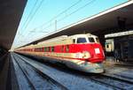 19.07.2014, Bahnhof Napoli Centrale. Das klassische Pendolino ETR 450 mit Sonderlackierung  25° Anniversario Pendolino ETR 450 .