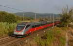 Der ETR 485 039  Frecciagento  durchbrach am Morgen des 09. Septembers 2013 die dichte Nebelwand südlich des Bahnhofs Gavorrano und wurde von mir als ES 9761 auf der Fahrt von Genua nach Rom fotografiert. 