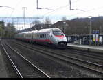 FS/SBB - Triebzug RABe 610 011 bei der Durchfahrt im Bhf.