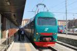 Doppelstock-Triebzug der BR ALe 506 von Trenitalia im Bhf Venezia Santa Lucia am 18. April 2011.