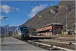 Ein FS Trenitalia Ale 501 ME Minuetto als Regioanzug 10249 unterwegs von Domodossola nach Novara bei der Abfahrt in Premosello Chiavenda, die sich etwas verzögerte, da der Lokführer auf ein Foto wartete und ich auf den Zug… 
4. Dez. 2018