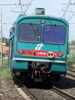 Ein Le 682 am Zugschluss verlsst am 26.05.2009 den Bahnhof San Vincenzo in Richtung Livorno.
